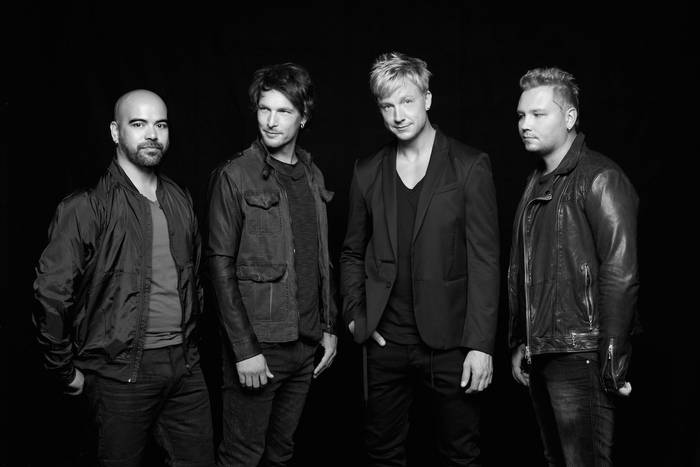 TOP 8 videoklipů týdne (114): Britney Spears a Shakira se vlní, Robbieho Williamse nezajímají ženy ani fotoaparáty