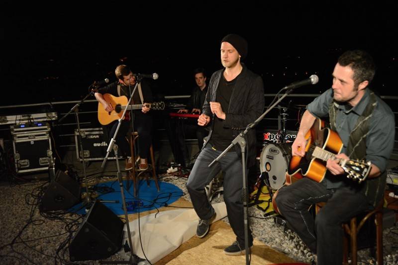 TOP 8 videoklipů týdne (114): Britney Spears a Shakira se vlní, Robbieho Williamse nezajímají ženy ani fotoaparáty