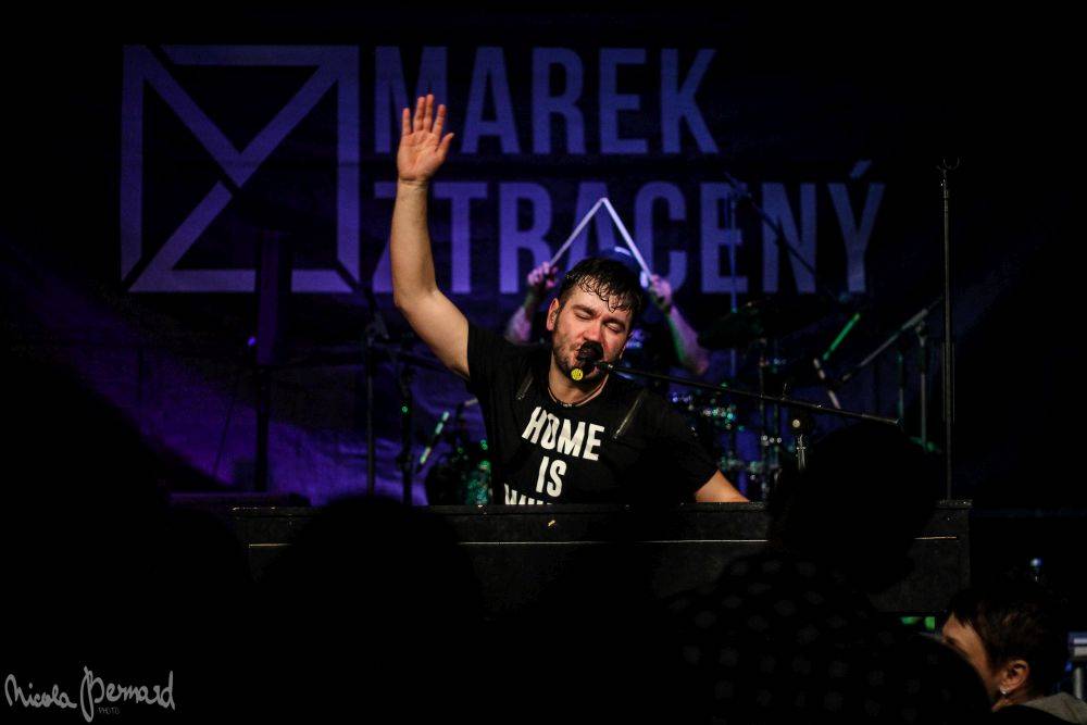 VIDEO: Marek Ztracený si v rádiovém hitu vytvořil Vlastní svět