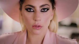TOP 8 videoklipů týdne (118.): Cermaque vynáší Ortely, Lady Gaga hledá důvod, proč zůstat