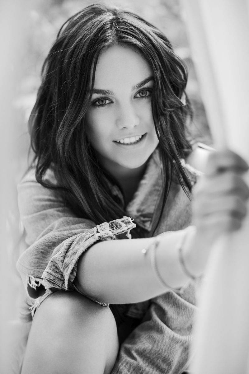 VIDEO: Ewa Farna představuje nový filmový hit, bere Všechno nebo nic