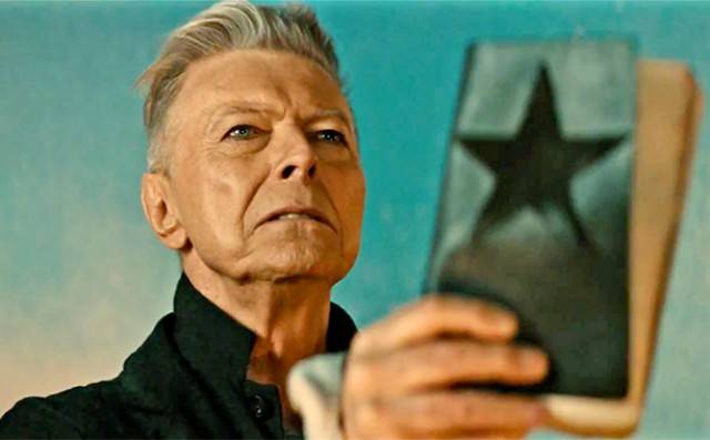 VIDEO: K nedožitým sedmdesátinám Davida Bowieho vychází EP No Plan. Podívejte se na klip k nové písni