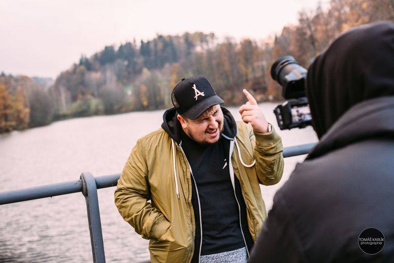 VIDEO: Jakub Děkan v novince vzpomíná na svého Dědu