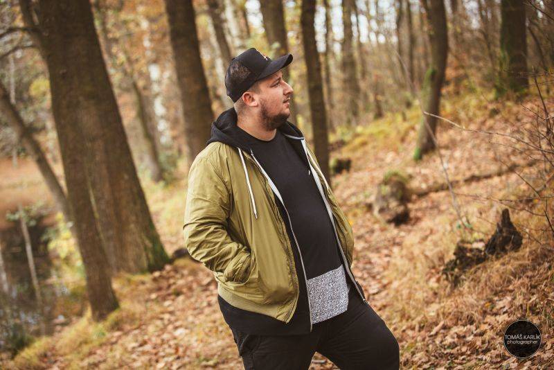 VIDEO: Jakub Děkan v novince vzpomíná na svého Dědu