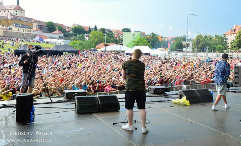 VIDEO: ATMO music startují novou kapitolu singlem Vlny