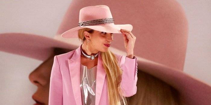 VIDEO: Lady Gaga v ujetém klipu John Wayne střílí z podpatků