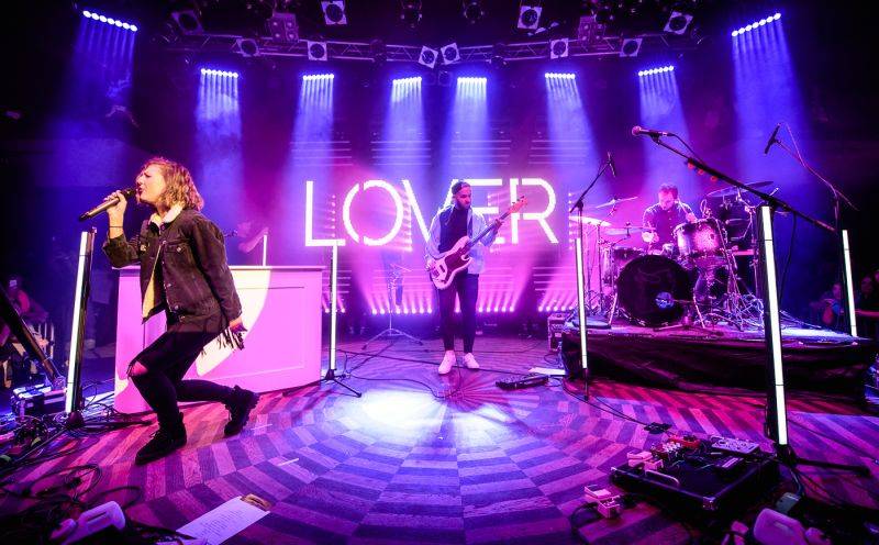 VIDEO: Lenny v italské talk show zazpívala hit Hell.o. Podívejte se na to