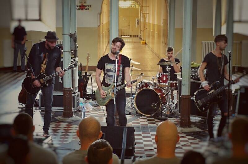 VIDEO: Imodium uvádí novinku Proud s hostujícím Michalem Skořepou a vězeňský dokument Bory