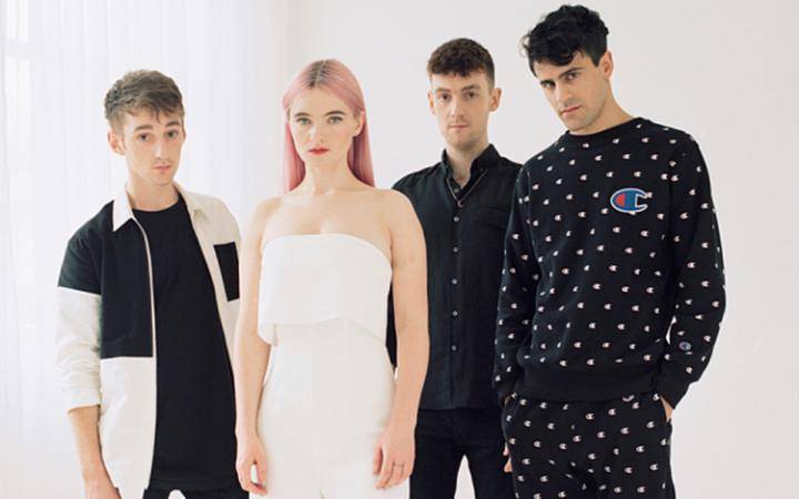 TOP 7 videoklipů týdne (131.): Skupiny Lacuna Coil, Medvěd 009 a Clean Bandit spojuje smrt