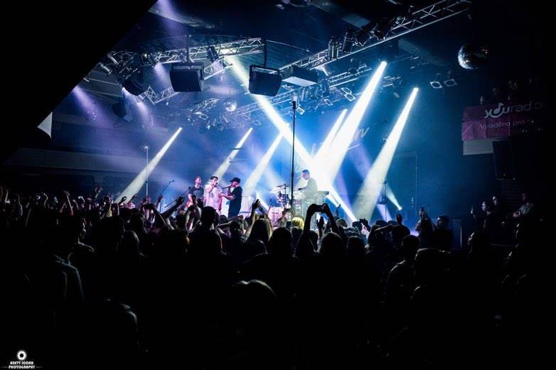 VIDEO: Sebastian se cítí jako muž na Náhradní díly. Singl mu napsal Xindl X