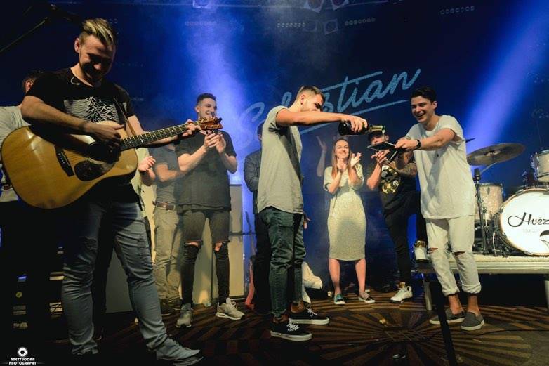 VIDEO: Sebastian se cítí jako muž na Náhradní díly. Singl mu napsal Xindl X