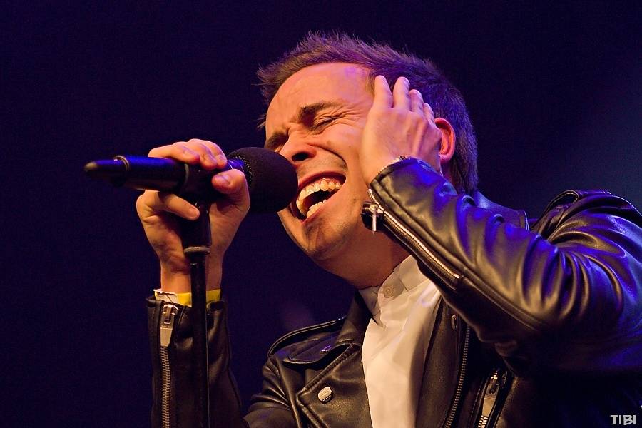 VIDEO: Slza slibuje na druhé desce posun kupředu. V singlu Ani vody proud ale bojuje s textovou křečí