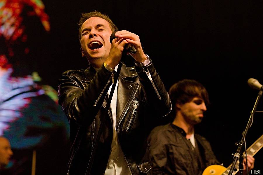 VIDEO: Slza slibuje na druhé desce posun kupředu. V singlu Ani vody proud ale bojuje s textovou křečí