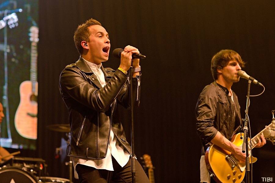 VIDEO: Slza slibuje na druhé desce posun kupředu. V singlu Ani vody proud ale bojuje s textovou křečí