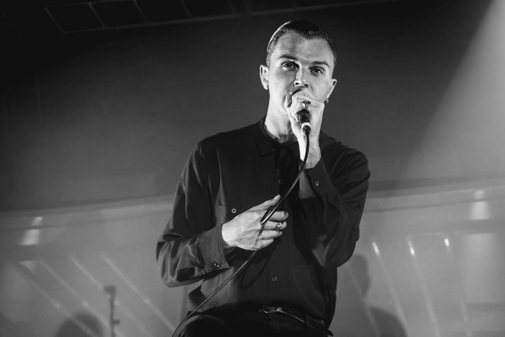 VIDEO: Krev, ponížení, pomsta. To je nový klip Hurts