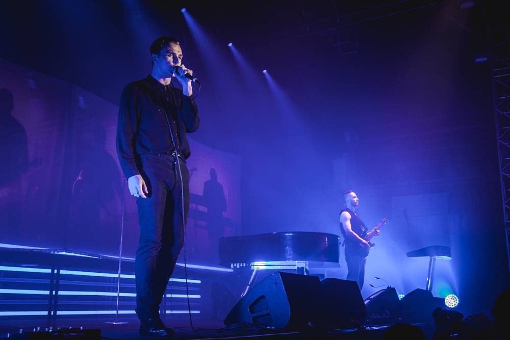 VIDEO: Krev, ponížení, pomsta. To je nový klip Hurts