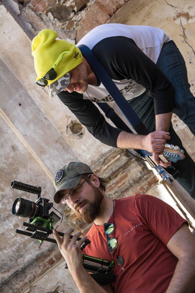 VIDEO: Harlej má Strážné anděly. Klipem zve na koncert do Velké Lucerny