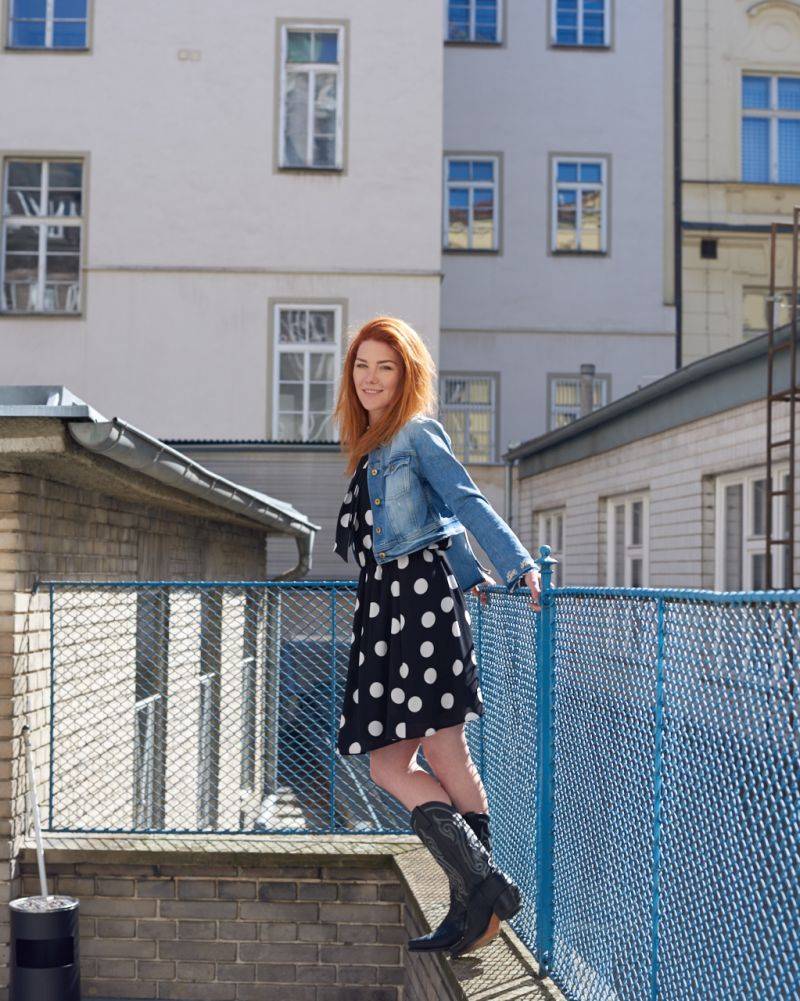 VIDEO: Debbi přichází s hitem letošního léta. Pull Me Out jí napsal Jakub Ondra