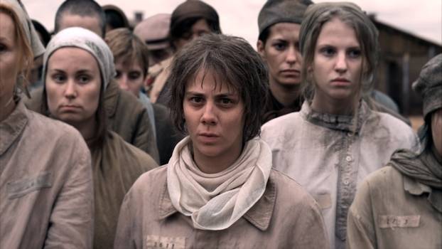 VIDEO: Vladivojna La Chia složila hudbu k filmu 8 hlav šílenství, rapuje Oto Klempíř, recituje Aneta Langerová