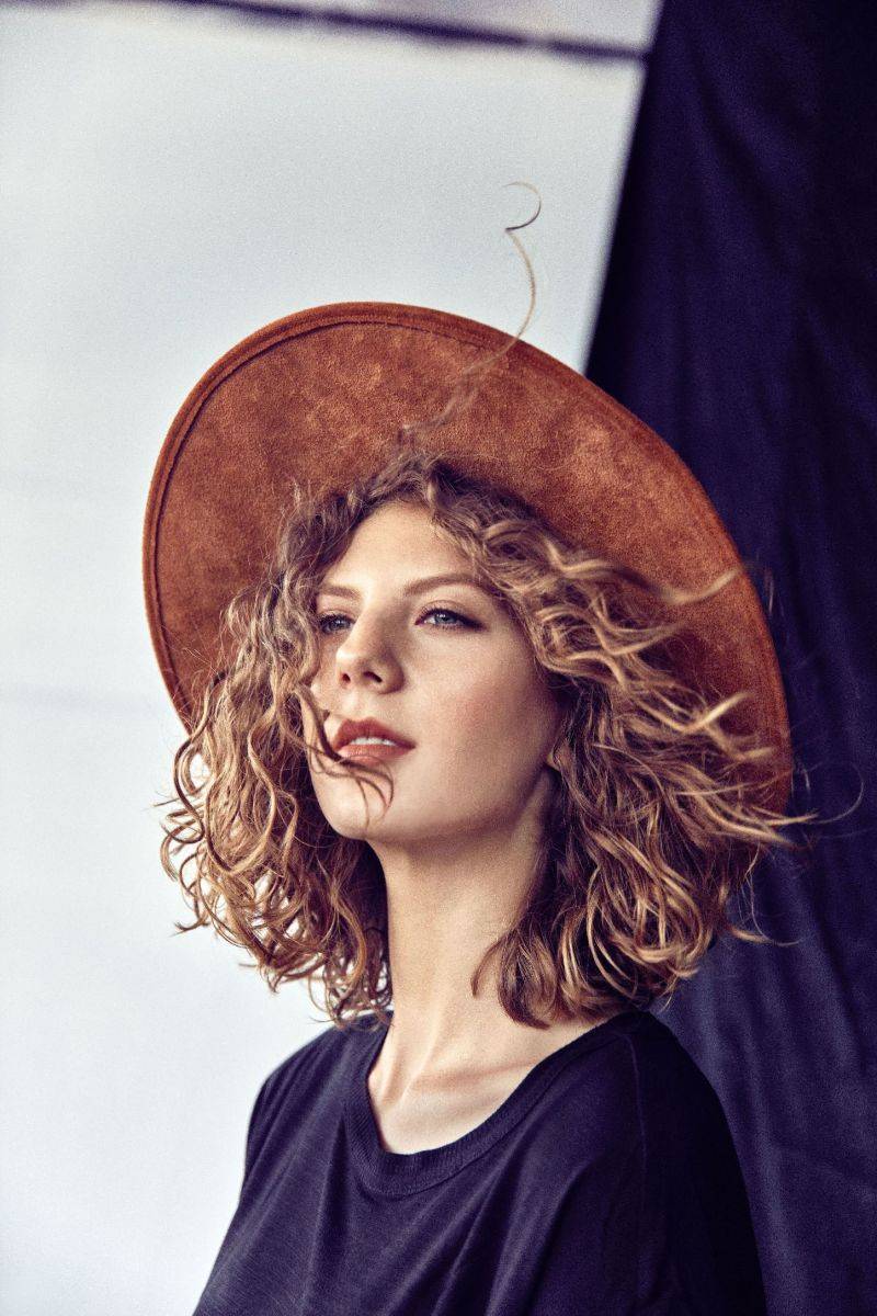 VIDEO: Lenny už dobývá i Německo. Podívejte se na lyric video k remixu Hell.o, který míří do tamních rádií