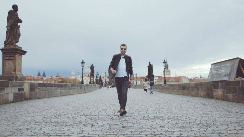 VIDEO: Josef Vágner není Muž z planety Hollywood. Nový singl mu otextovala Patricie