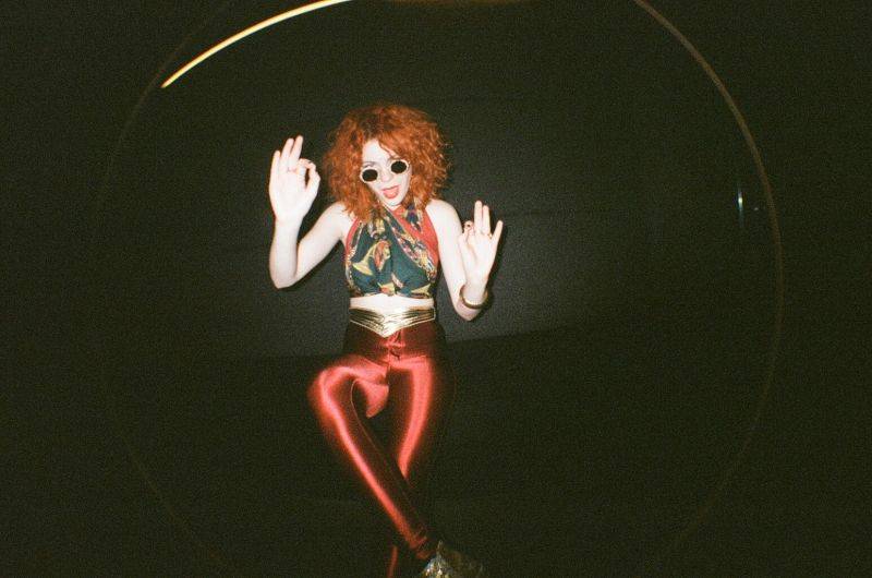 TOP 7 videoklipů týdne (141.): Lenka Nová o svých bývalých vypráví, Barbora Poláková si je sbalila do Krosny