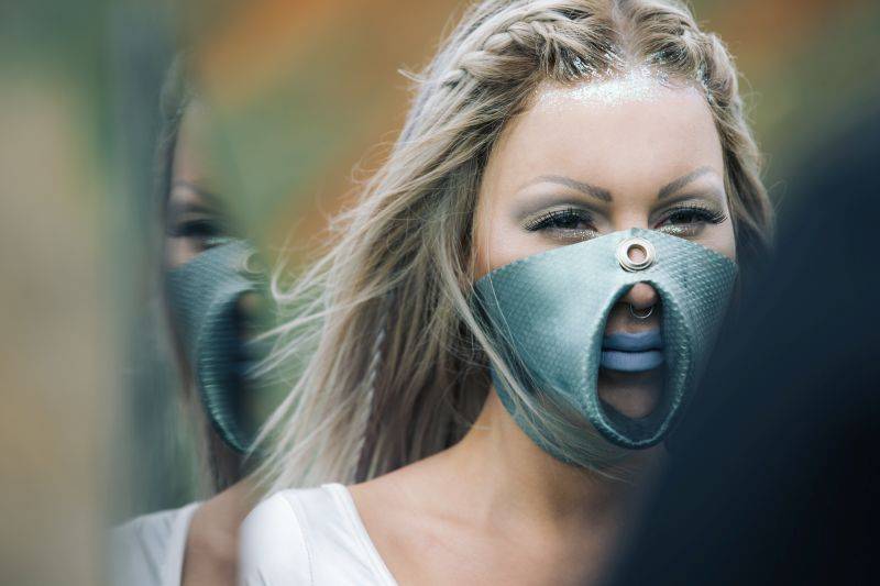 TOP 7 videoklipů týdne (141.): Lenka Nová o svých bývalých vypráví, Barbora Poláková si je sbalila do Krosny