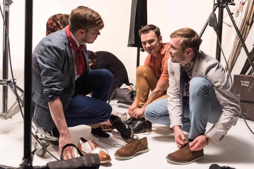 VIDEO: Thom Artway překvapil v novince In Your Mind elektronikou a klip pojal v retro stylu