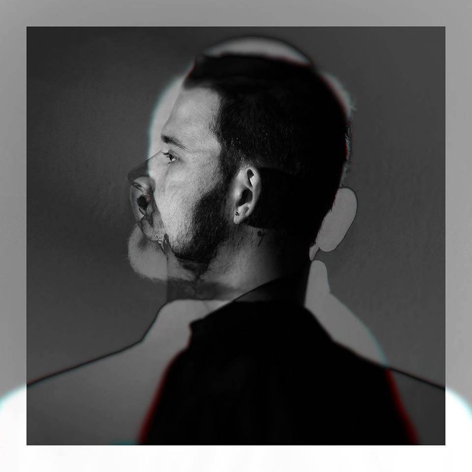 VIDEOPREMIÉRA: Hudebník a grafik M4REKG vede vnitřní dialog. Podívejte se na jeho klip A Betrayal