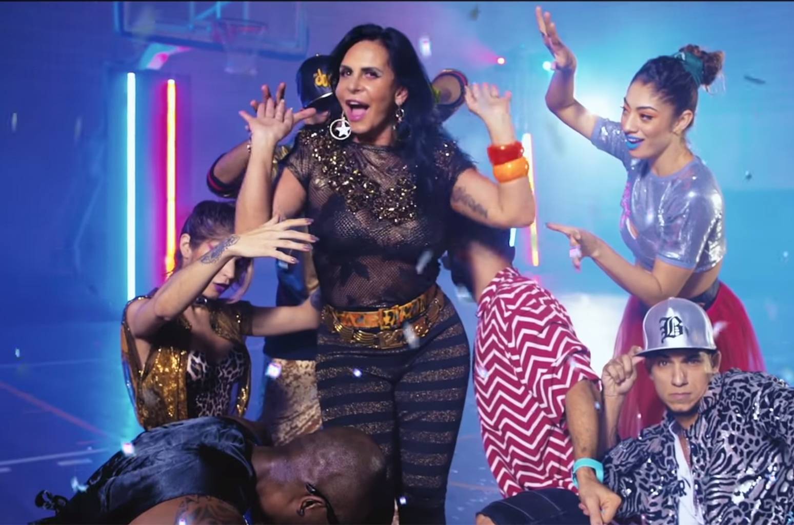 TOP 8 videoklipů týdne (145.): Katy Perry obsadila do klipu brazilskou hvězdu Gretchen, Pokáč zpívá o vůních léta