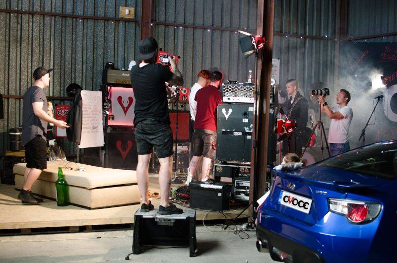 VIDEO: Kapela OVOCE v novém klipu zmlátila basáka