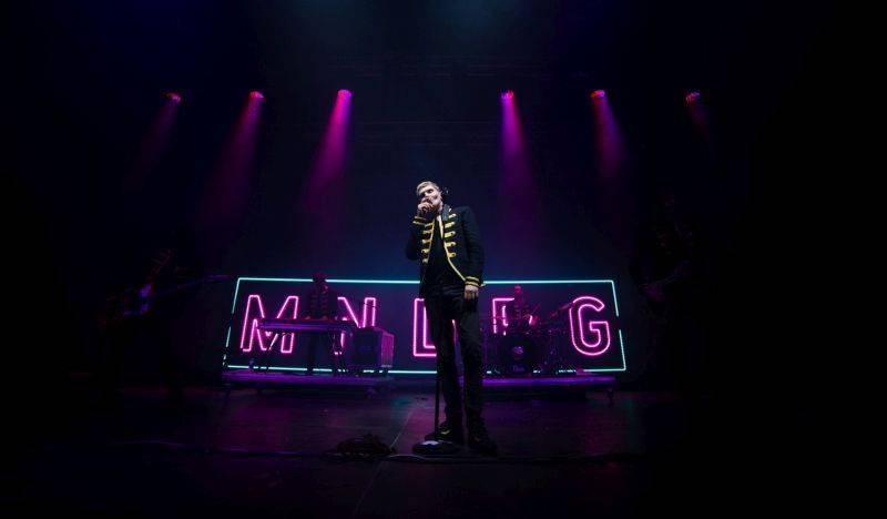 VIDEO: Mandrage vsadili na Jiřího Lábuse. Nový klip Slečno, já se omlouvám se natočili na jediný záběr