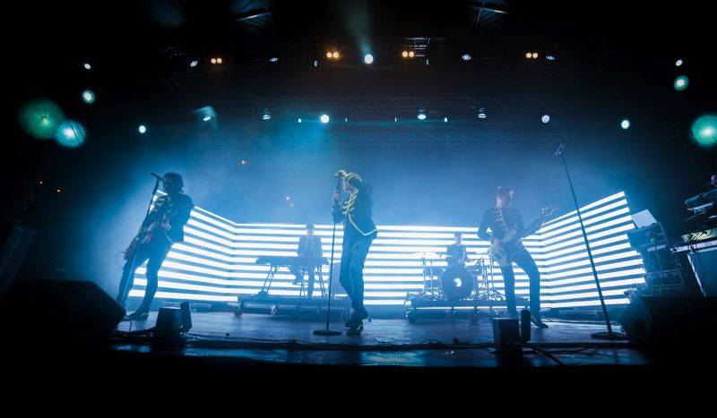 VIDEO: Mandrage vsadili na Jiřího Lábuse. Nový klip Slečno, já se omlouvám se natočili na jediný záběr