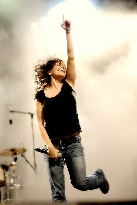 VIDEO: Marta Jandová poprvé sólově. V klipu Školíš mě vsadila na černobílou a emoce