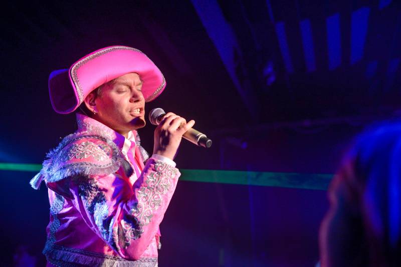 VIDEO: Monkey Business angažovali sportovní hvězdy, v klipu jim hrají Gabriela Koukalová nebo Roman Šebrle