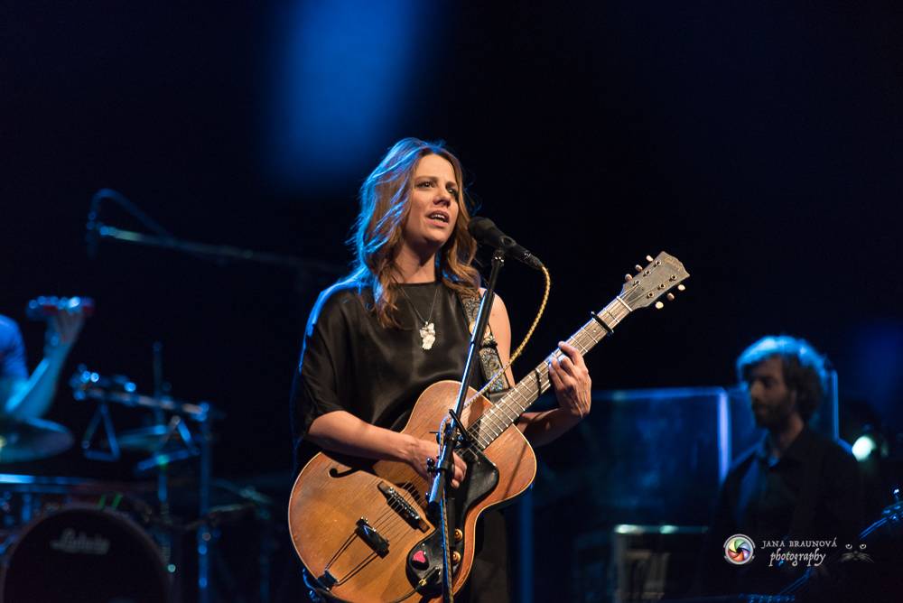 VIDEO: Přej si, co chceš, vzkazuje Aneta Langerová svojí Hvězdou. Koncertní živák Na vlně radosti vydá v září