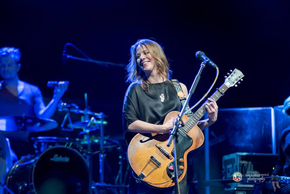 VIDEO: Přej si, co chceš, vzkazuje Aneta Langerová svojí Hvězdou. Koncertní živák Na vlně radosti vydá v září