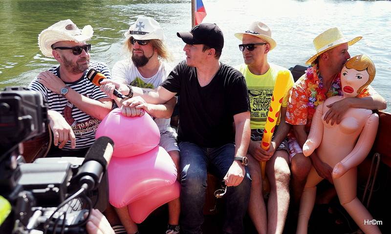 VIDEOPREMIÉRA: Harlej oslavuje léto klipem Bali. V říjnu vystoupí v pražské Lucerně