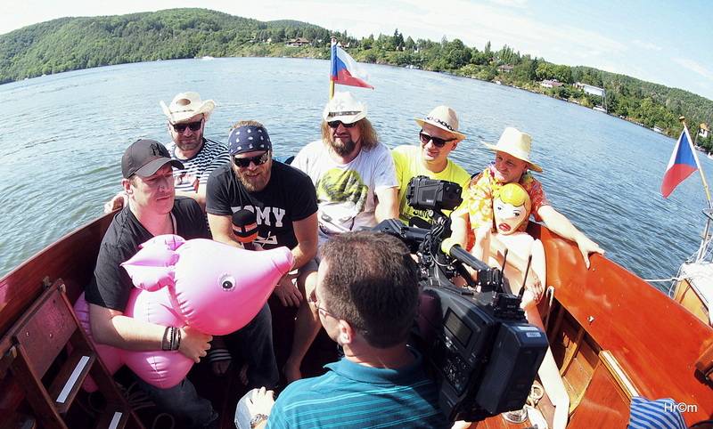 VIDEOPREMIÉRA: Harlej oslavuje léto klipem Bali. V říjnu vystoupí v pražské Lucerně