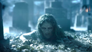VIDEO: Taylor Swift jako zombie i hadí královna. Její novinka bortí hitparády