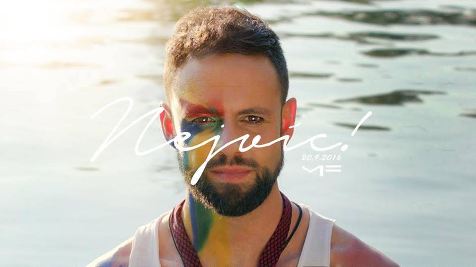 VIDEO: Michael Foret spontánně natočil klip nad norskými fjordy. V Rockstar zpívá o ztrátě pokory