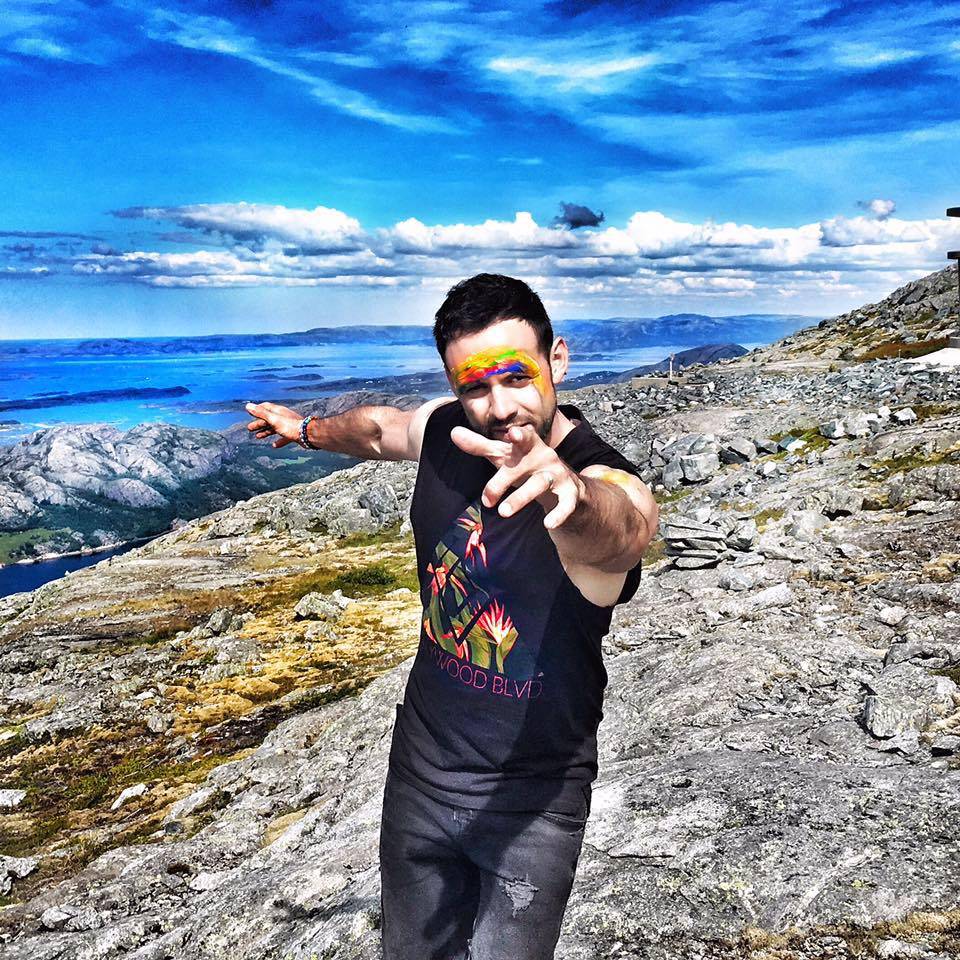 VIDEO: Michael Foret spontánně natočil klip nad norskými fjordy. V Rockstar zpívá o ztrátě pokory