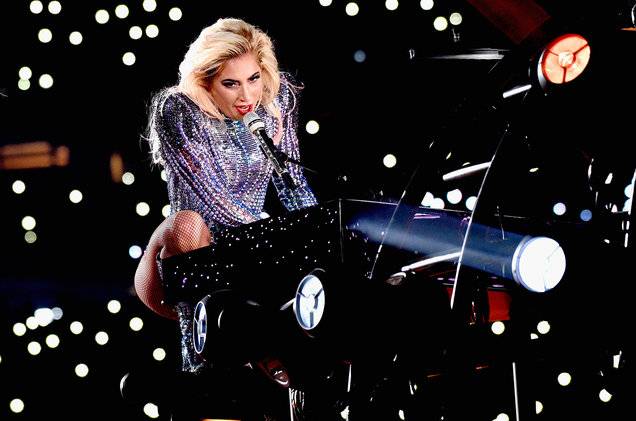 Lady Gaga přesouvá evropské turné, trápí ji zdravotní potíže