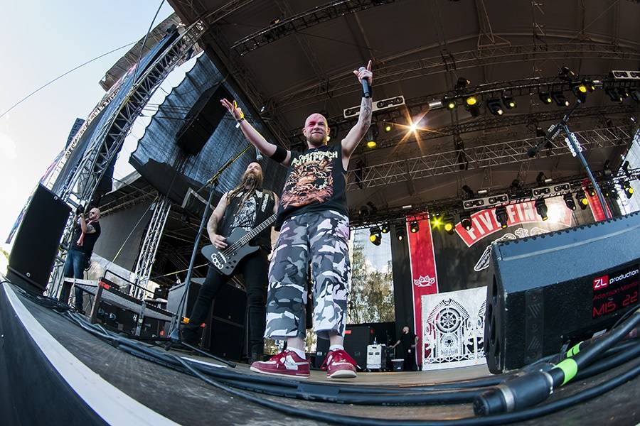 VIDEO: Five Finger Death Punch zveřejnili nový klip Ain't My Last Dance. V listopadu ho představí i u nás