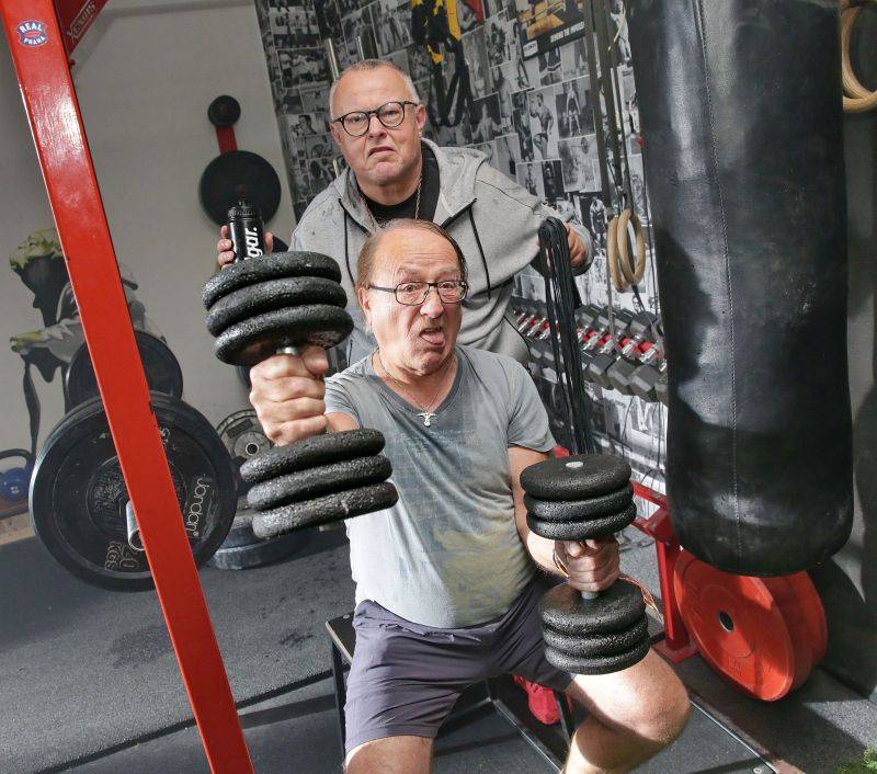 VIDEO: Doctor P.P. přilákal do posilovny Ivana Mládka, Petra Jandu nebo Antonína Panenku