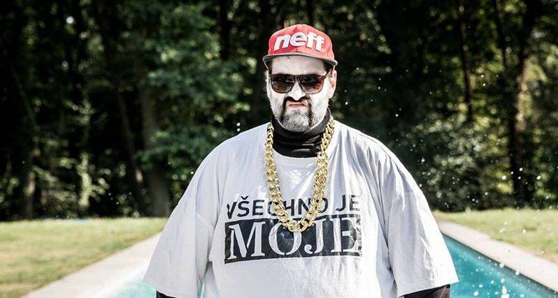 VIDEO: Kapitán Demo se v novém hokejovém klipu ptá - Kdo to má?