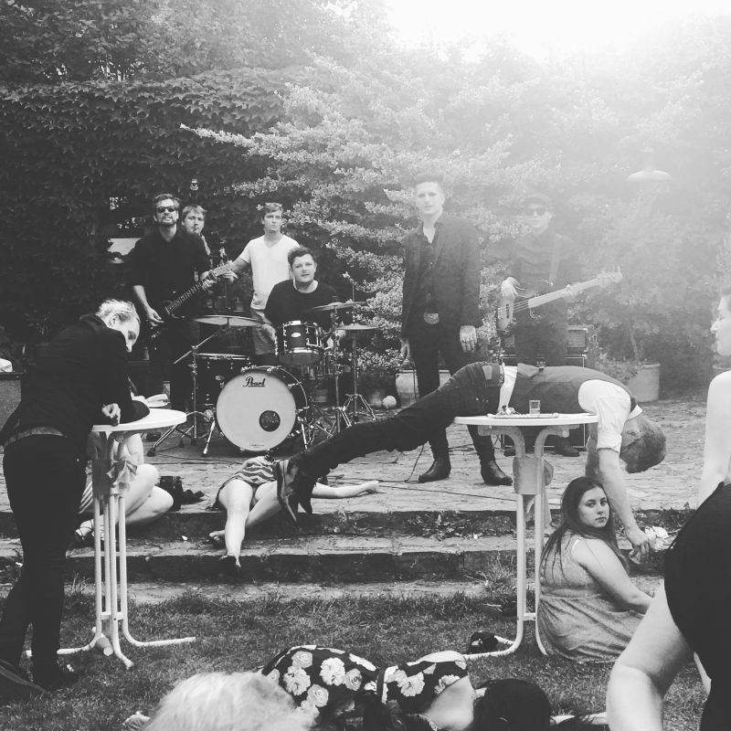 VIDEO: Smrtislav vás vezme na obskurní svatbu. V hlavních rolích Pavel Novotný a pornoherečka Lady Dee