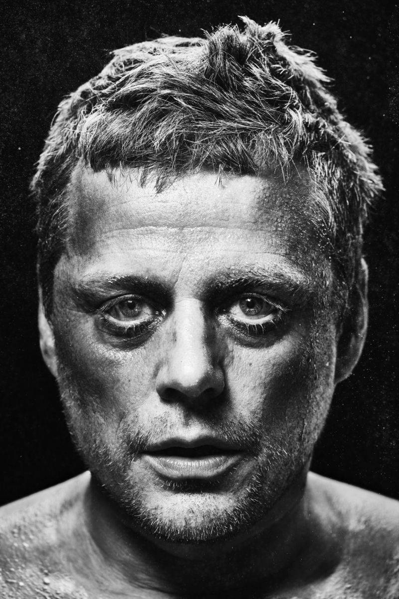 VIDEOPREMIÉRA: Honza Křížek vykračuje k lepším zítřkům a představuje novou desku