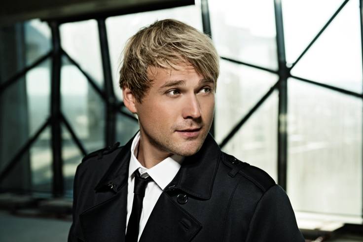 TOP 8 videoklipů týdne: Robbie Williams vzpomíná na turné, Taylor Swift je v obležení moderních technologií