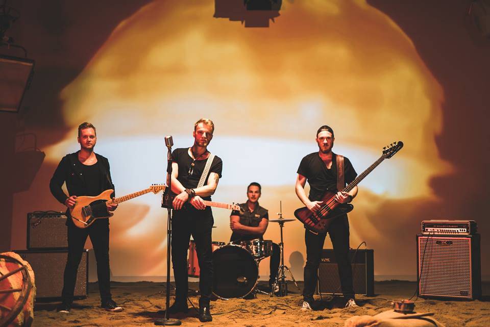 VIDEOPREMIÉRA: Turnovští Snap Call sahají v klipu Golddigger lidstvu do svědomí